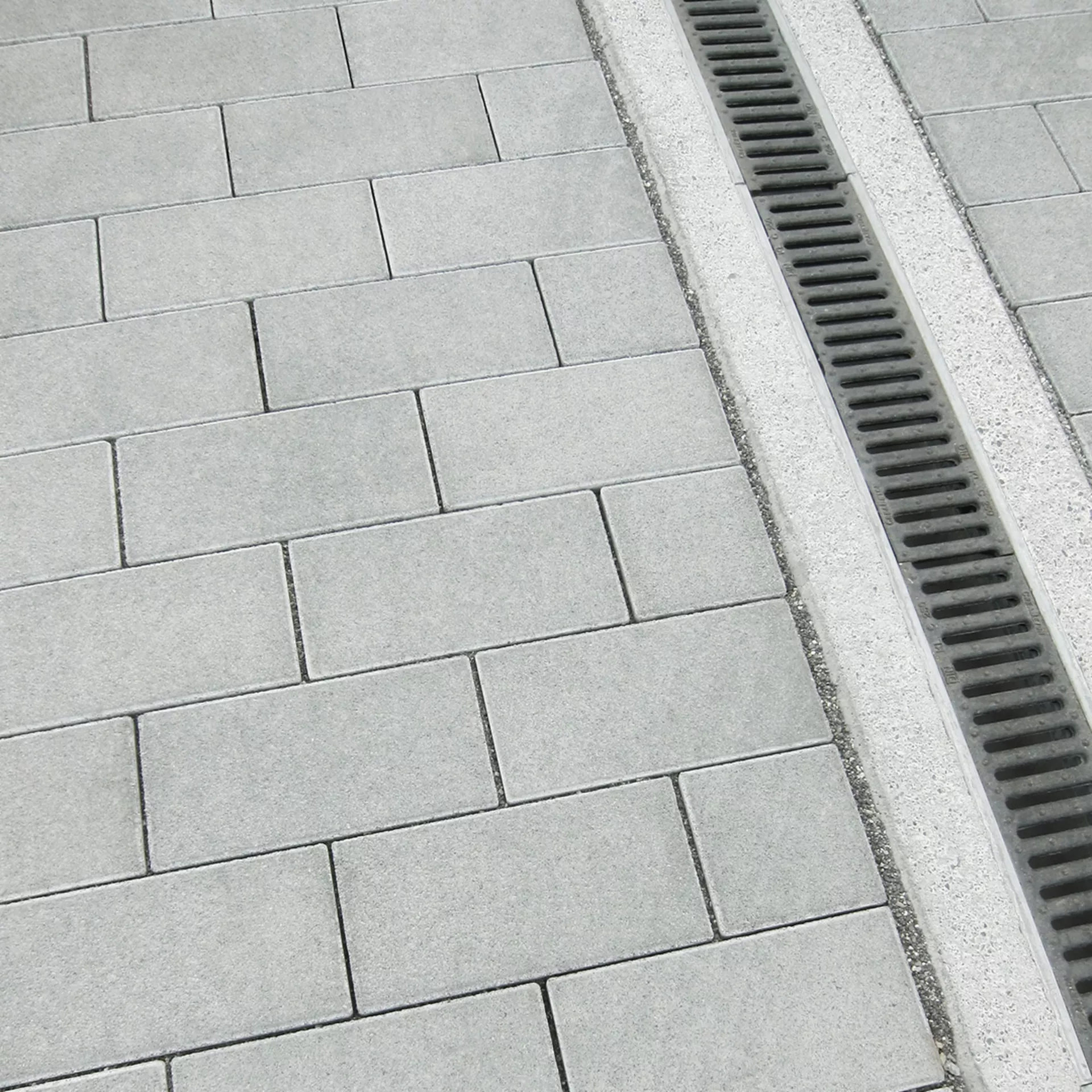 VS 5<sup>®</sup> Schwerlastpflastersteine mit 5-facher Versc hiebesicherung