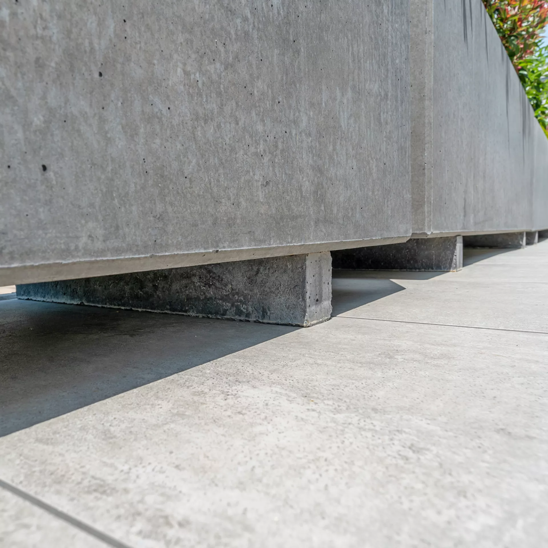 Sockel für Pflanzen- und Brunnentröge