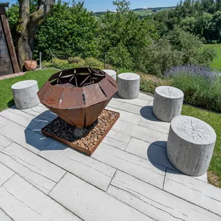 LENIA Hocker mit Holzstruktur