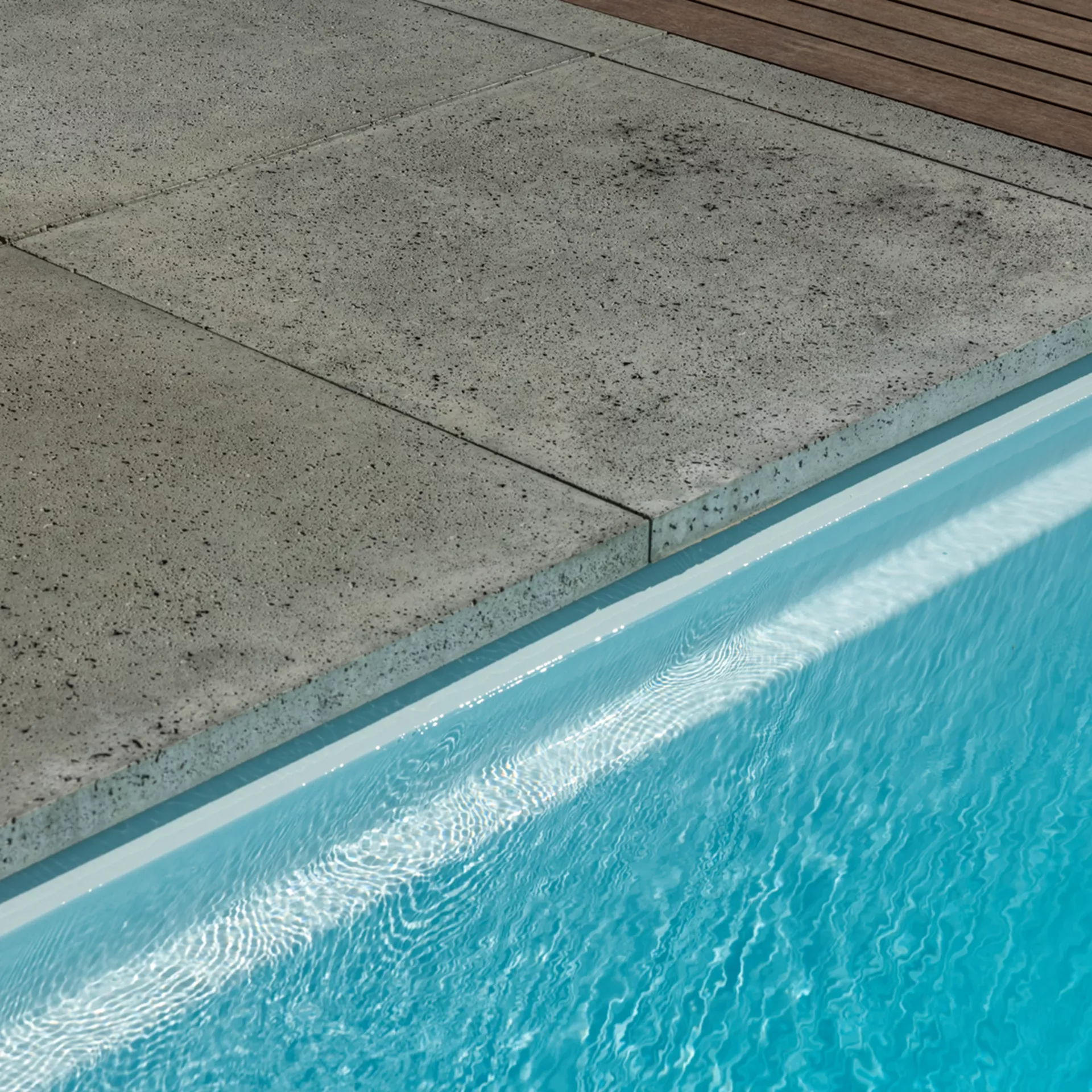 TRAVINA Gartenplatten mit feiner Travertinstruktur