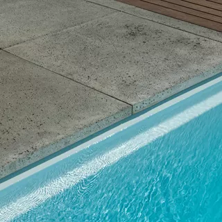 TRAVINA Gartenplatten mit feiner Travertinstruktur